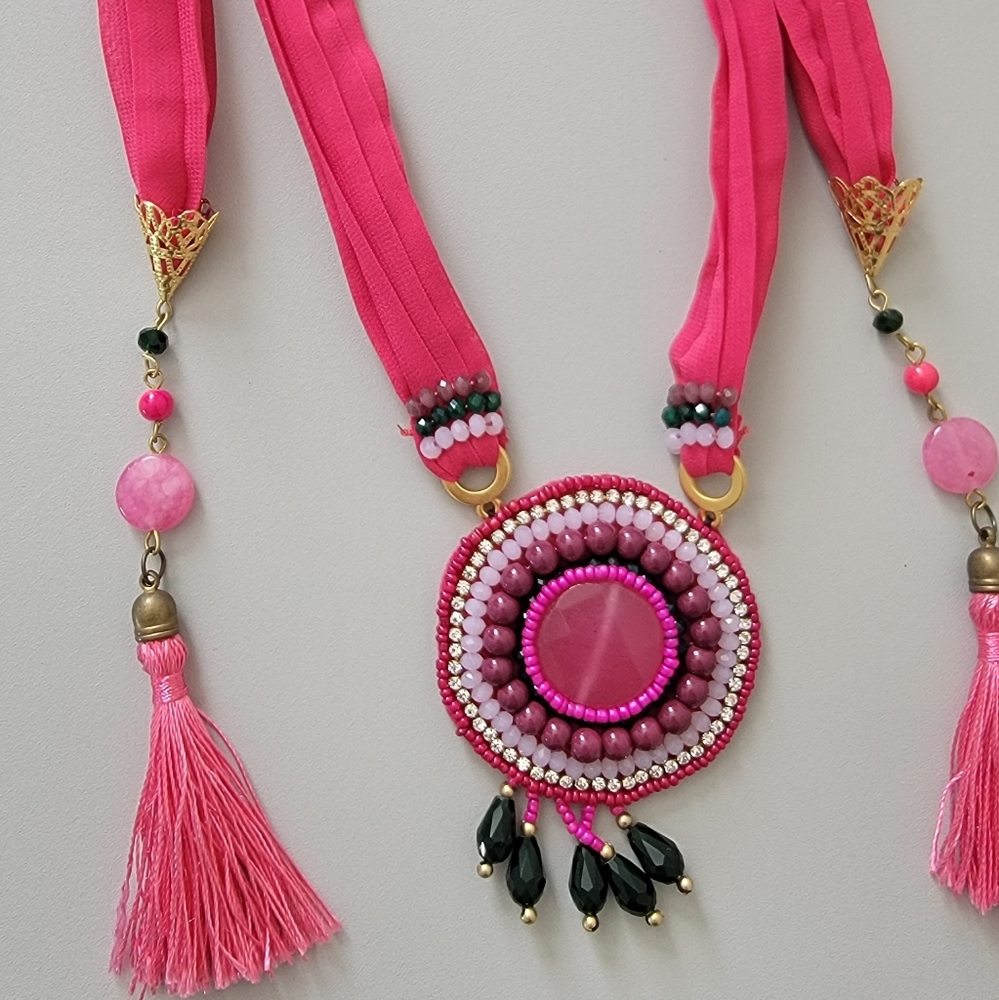 NECKLACE - Picture 2 of 3